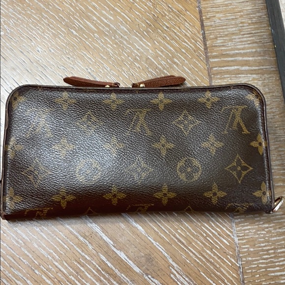 Louis Vuitton Handbags - Louis Vuitton Authentic Wallet